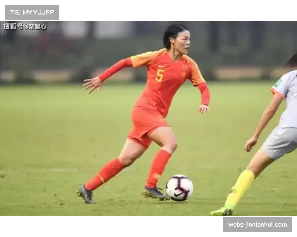 李梦雯手球送点瞬间，中国女足防线再度承受压力