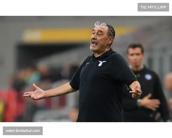 拉齐奥在封闭训练中重点演练由门将发起地面传导的进攻组织