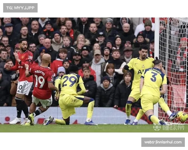 镜头下的坚持：身患慢性疾病的球队录像分析师的工作日常